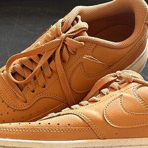 WOMEN'S NIKE COURT VISION ALTA LT COGNAC WHITE:Worn once-Almost brand new!